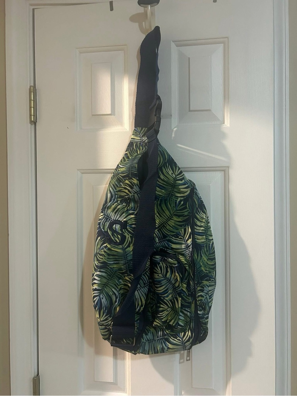 Tropical Leaf Print Sling Bag in Green